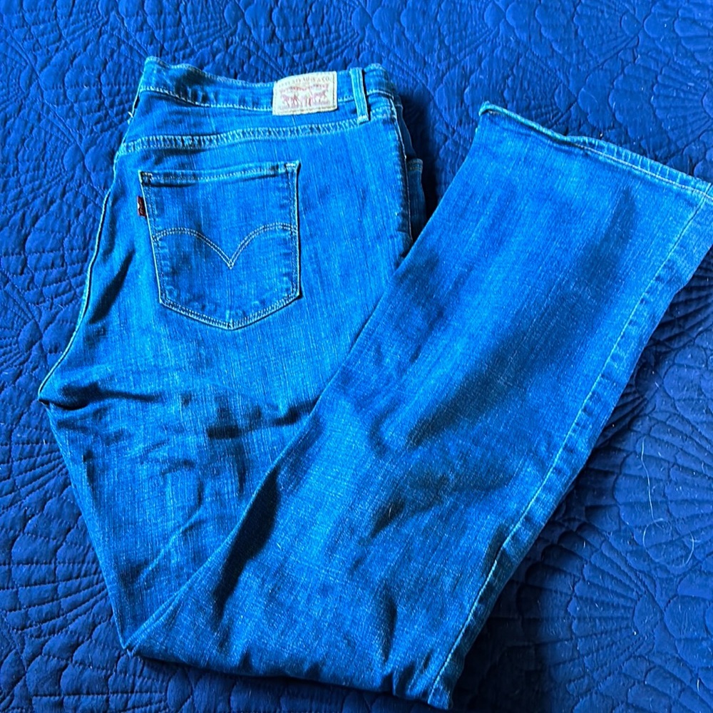 Levi’s Shaping Bootcut Jean, size 18/34.